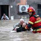 صوت مذيع تلفزيوني بنفس الصوت والاسلوب وبدون اي غلط