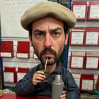 Voz Conversacional Masculina