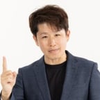 クリアな男性の声