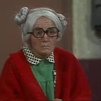 Dona Neves (Cecília Lemes)