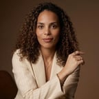 Voz Feminina Amigável