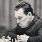 शांत चिंतनशील आवाज़