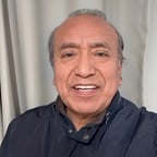 Locutor Cálido y Amigable