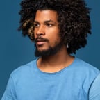 Voz Masculina Enérgica