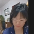 短发剥柚子宝妈