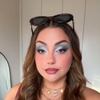 西指女性（欣）