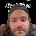 Voix masculine énergique