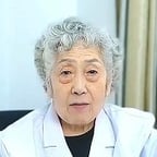 卷毛老太太重眼袋柳叶眉