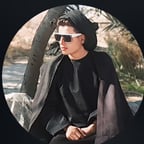 صوت احد مراهقين