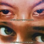 Niño diciendo discurso para el día de la madre