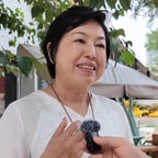 输液背景被采访白衣中年妇女