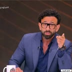 مذيع إخباري عربي