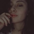 صوت أنثوي دافئ