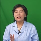 嘴部专家中老年女医生绿幕