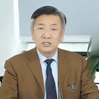 深棕色西装贵族蓝领带男