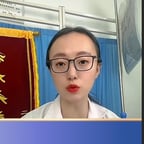 大脑门儿女医生白大褂戴眼镜