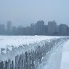 بنفس الصوت والاسلوب والحماس بدون اي غلط في الكلان 