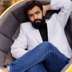 مطرب عربي دافئ