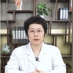 书架卷毛短发白大褂