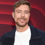 เสียงชายหนุ่มตื่นเต้น