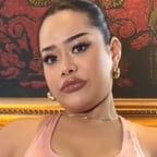 中性女性的声音，声音比较浑厚