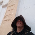 صوت عربي دافئ وهادئ