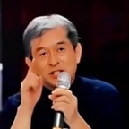 地中海白发银色话筒演讲男