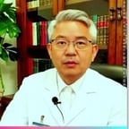 蜡黄蜡黄的白发白大褂