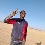 اريد 1000 جنيه لماذا لا تعطيني 3000 يا رجل