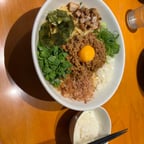 日本語の男性ナレーション