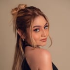 Karol sevilla 