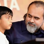 दार्शनिक पुरुष स्वर