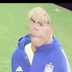 يتكلم لهجه عراقيه 