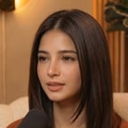 Young Podcast girl USA 7499