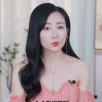 波浪卷粉纱裙露肩长链条耳饰