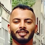 صوت المعلق الحماسي