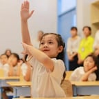 trẻ con Pháp hỏi