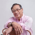 Voz Cálida y Amigable