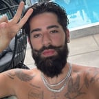 Voz Explicativa e Confiante