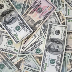 Voz Masculina Acolhedora