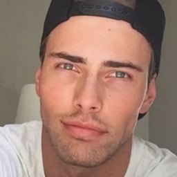 صوت عربي هادئ