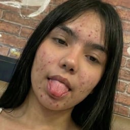 Amiga Jovem e Persuasiva