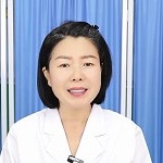 娃娃头白大褂女医生背景医护用具