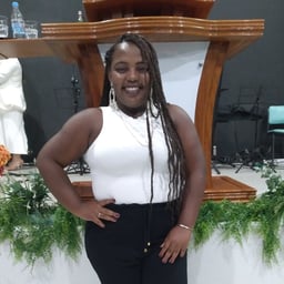 Mulher Expressiva Vibrante