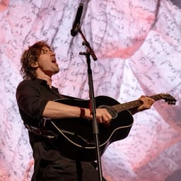 Dean Lewis 
