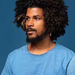 Voz Masculina Enérgica