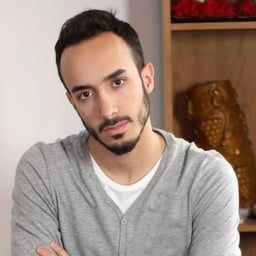 مذيع كرتون حيوي