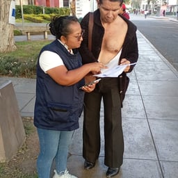 Voz Masculina Informativa