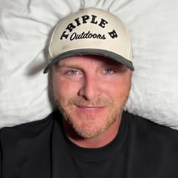 Confident Baritone Speaker