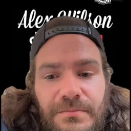 Voix masculine énergique